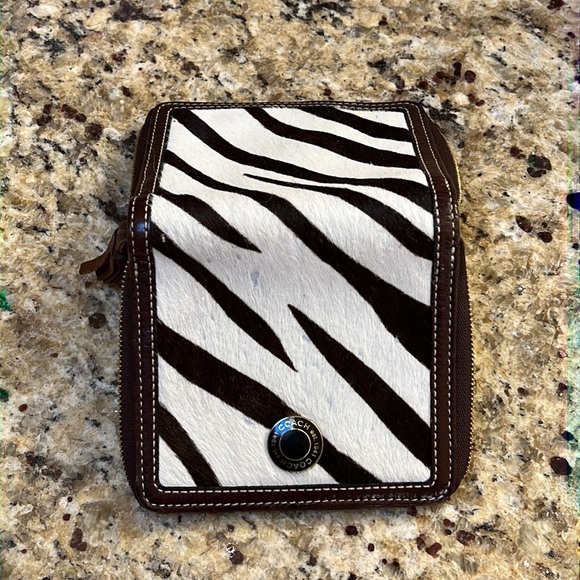 Coach calf hair wallet zippered with coin, credit card and 2 slots for money etc - Picture 4 of 8